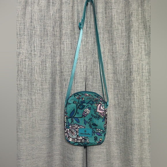 VERA BRADLEY  
  Lighten Up Rfid Petite Cellphone Crossbody - Picture 2 of 3